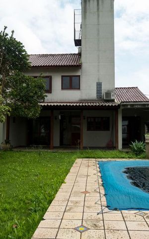 Casa à venda com 220m², 3 quartos e 3 vagasQuintal
