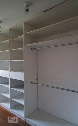 Casa à venda com 220m², 3 quartos e 3 vagasCloset da suíte 3