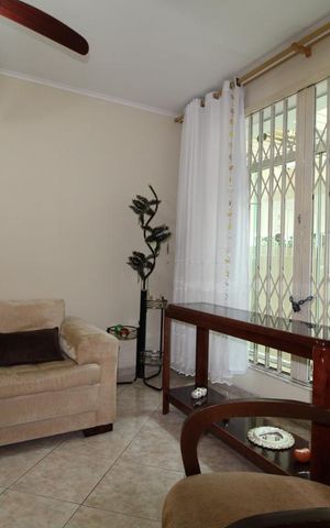 Casa à venda com 172m², 3 quartos e 2 vagasSala