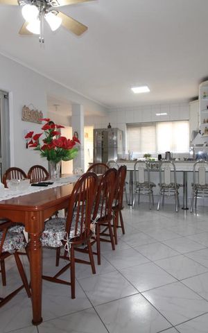 Casa à venda com 172m², 3 quartos e 2 vagasCozinha