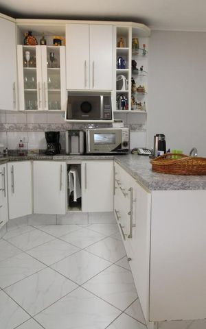 Casa à venda com 172m², 3 quartos e 2 vagasCozinha