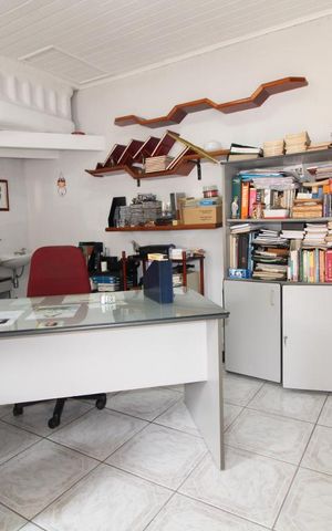 Casa à venda com 172m², 3 quartos e 2 vagasEscritório