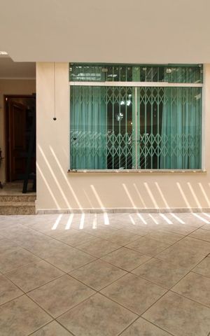Casa à venda com 172m², 3 quartos e 2 vagasEntrada