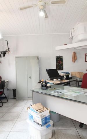 Casa à venda com 172m², 3 quartos e 2 vagasEscritório 