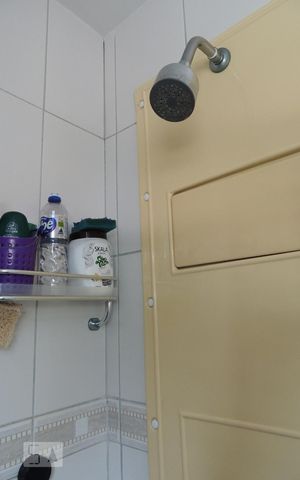 Apartamento à venda com 70m², 2 quartos e 1 vagaDetalhe banheiro