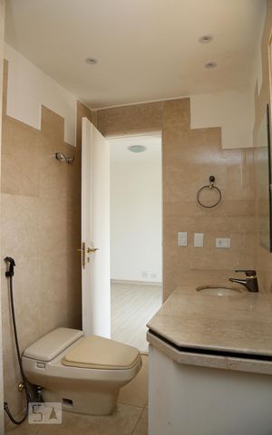 Apartamento à venda com 366m², 3 quartos e 4 vagasBanheiro da Suíte 2