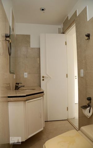 Apartamento à venda com 366m², 3 quartos e 4 vagasBanheiro da Suíte 1