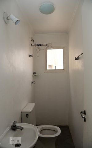 Apartamento à venda com 366m², 3 quartos e 4 vagasBanheiro de Serviço
