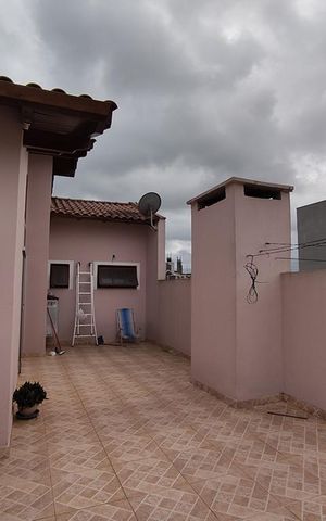 Casa à venda com 185m², 3 quartos e 2 vagas Casa à venda com 185m², 3 quartos e 2 vagasTerraço