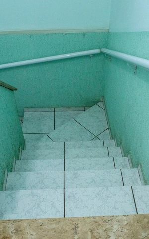 Casa à venda com 161m², 3 quartos e 2 vagasEscada 