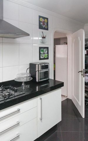 Apartamento à venda com 260m², 3 quartos e 4 vagas Apartamento à venda com 260m², 3 quartos e 4 vagasCozinha