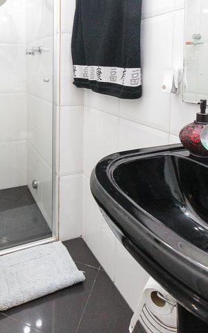 Apartamento à venda com 260m², 3 quartos e 4 vagas Apartamento à venda com 260m², 3 quartos e 4 vagasBanheiro da Suite