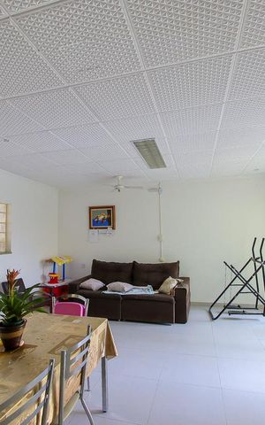 Casa à venda com 384m², 4 quartos e 6 vagas Casa à venda com 384m², 4 quartos e 6 vagasCozinha