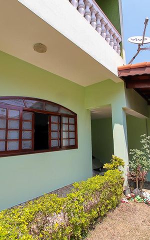 Casa à venda com 384m², 4 quartos e 6 vagas Casa à venda com 384m², 4 quartos e 6 vagasFachada