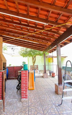 Casa à venda com 384m², 4 quartos e 6 vagas Casa à venda com 384m², 4 quartos e 6 vagasQuintal
