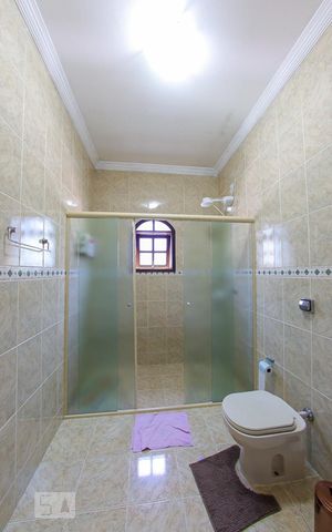 Casa à venda com 384m², 4 quartos e 6 vagas Casa à venda com 384m², 4 quartos e 6 vagasLavabo