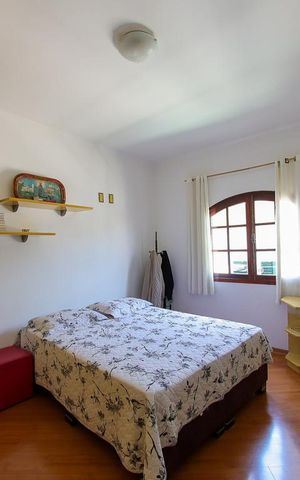 Casa à venda com 384m², 4 quartos e 6 vagas Casa à venda com 384m², 4 quartos e 6 vagasQuarto 1