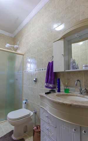 Casa à venda com 384m², 4 quartos e 6 vagas Casa à venda com 384m², 4 quartos e 6 vagasLavabo