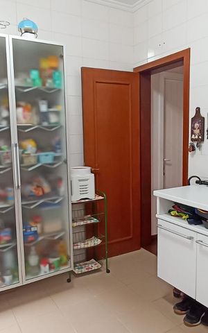 Casa de condomínio à venda com 322m², 4 quartos e 4 vagas Casa de condomínio à venda com 322m², 4 quartos e 4 vagasÁrea de serviço