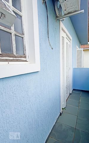 Casa de condomínio à venda com 322m², 4 quartos e 4 vagas Casa de condomínio à venda com 322m², 4 quartos e 4 vagasVaranda da suíte