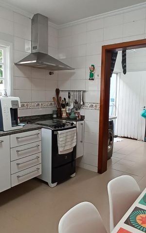 Casa de condomínio à venda com 322m², 4 quartos e 4 vagas Casa de condomínio à venda com 322m², 4 quartos e 4 vagasCozinha