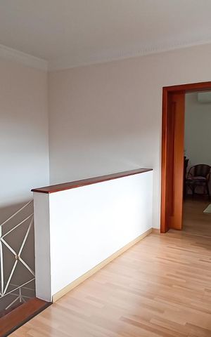 Casa de condomínio à venda com 322m², 4 quartos e 4 vagas Casa de condomínio à venda com 322m², 4 quartos e 4 vagasSala superior