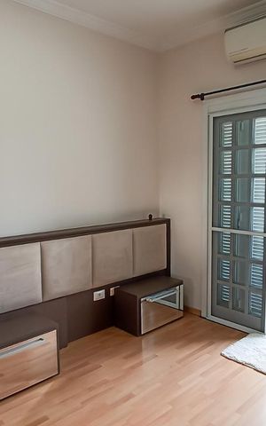 Casa de condomínio à venda com 322m², 4 quartos e 4 vagas Casa de condomínio à venda com 322m², 4 quartos e 4 vagasSuíte