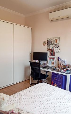 Casa de condomínio à venda com 322m², 4 quartos e 4 vagas Casa de condomínio à venda com 322m², 4 quartos e 4 vagasQuarto