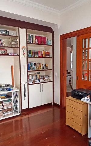 Casa de condomínio à venda com 322m², 4 quartos e 4 vagas Casa de condomínio à venda com 322m², 4 quartos e 4 vagasEscritório