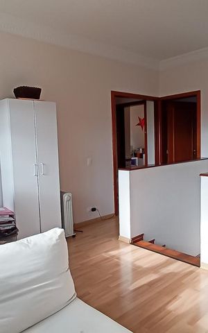 Casa de condomínio à venda com 322m², 4 quartos e 4 vagas Casa de condomínio à venda com 322m², 4 quartos e 4 vagasSala superior