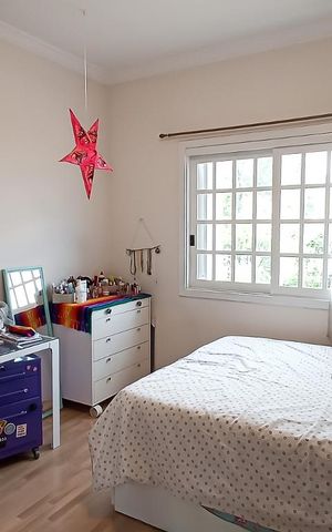 Casa de condomínio à venda com 322m², 4 quartos e 4 vagas Casa de condomínio à venda com 322m², 4 quartos e 4 vagasQuarto