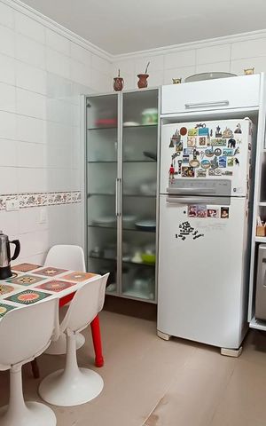 Casa de condomínio à venda com 322m², 4 quartos e 4 vagas Casa de condomínio à venda com 322m², 4 quartos e 4 vagasCozinha