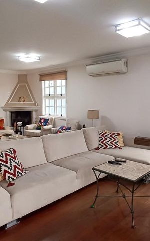 Casa de condomínio à venda com 322m², 4 quartos e 4 vagas Casa de condomínio à venda com 322m², 4 quartos e 4 vagasSala