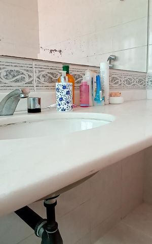 Casa de condomínio à venda com 322m², 4 quartos e 4 vagas Casa de condomínio à venda com 322m², 4 quartos e 4 vagasDetalhe banheiro suíte - Pia