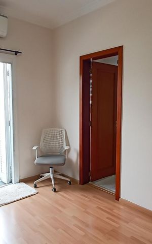 Casa de condomínio à venda com 322m², 4 quartos e 4 vagas Casa de condomínio à venda com 322m², 4 quartos e 4 vagasSuíte