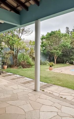 Casa de condomínio à venda com 322m², 4 quartos e 4 vagas Casa de condomínio à venda com 322m², 4 quartos e 4 vagasPiscina e churrasqueira