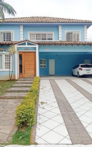 Casa de condomínio à venda com 322m², 4 quartos e 4 vagas Casa de condomínio à venda com 322m², 4 quartos e 4 vagasFachada