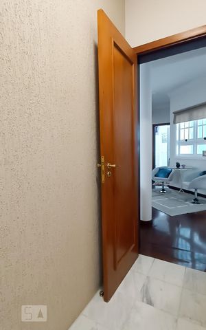 Casa de condomínio à venda com 322m², 4 quartos e 4 vagas Casa de condomínio à venda com 322m², 4 quartos e 4 vagasLavabo
