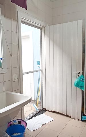 Casa de condomínio à venda com 322m², 4 quartos e 4 vagas Casa de condomínio à venda com 322m², 4 quartos e 4 vagasÁrea de serviço