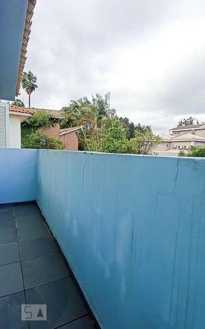 Casa de condomínio à venda com 322m², 4 quartos e 4 vagas Casa de condomínio à venda com 322m², 4 quartos e 4 vagasVaranda da suíte