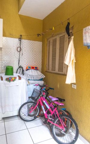 Casa à venda com 150m², 5 quartos e 2 vagasQuintal e área de serviço