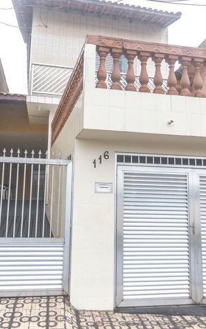 Casa à venda com 150m², 5 quartos e 2 vagasFachada