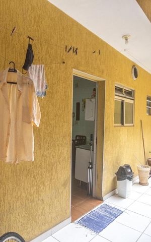 Casa à venda com 150m², 5 quartos e 2 vagasQuintal e área de serviço