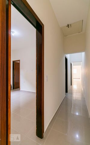 Casa à venda com 150m², 3 quartos e 2 vagasCorredor