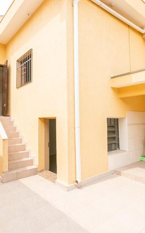 Casa à venda com 150m², 3 quartos e 2 vagasÁrea de Serviço / Quintal