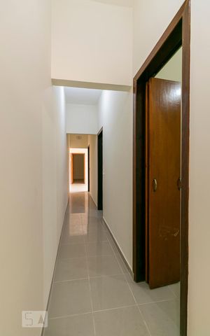 Casa à venda com 150m², 3 quartos e 2 vagasCorredor