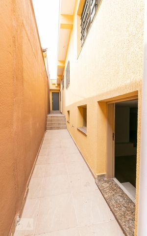 Casa à venda com 150m², 3 quartos e 2 vagasCorredor externo