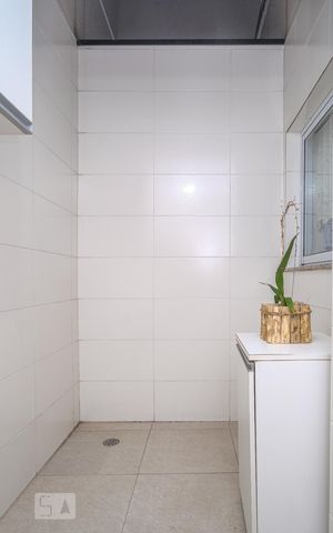 Casa de condomínio para alugar com 52m², 2 quartos e 1 vaga Casa de condomínio para alugar com 52m², 2 quartos e 1 vagaÁrea de serviço