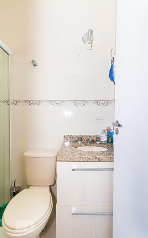 Casa de condomínio para alugar com 110m², 3 quartos e 2 vagasBanheiro