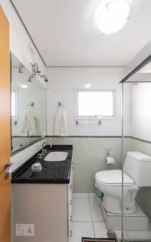 Apartamento à venda com 210m², 4 quartos e 5 vagas Apartamento à venda com 210m², 4 quartos e 5 vagasBanheiro da Suíte 1